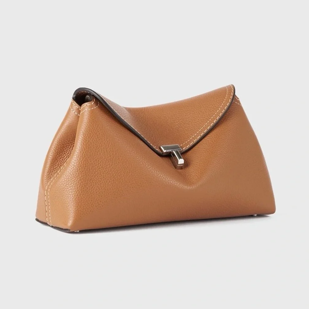 Toteme T-lock grained-leather clutch tan - Picture 3 of 10